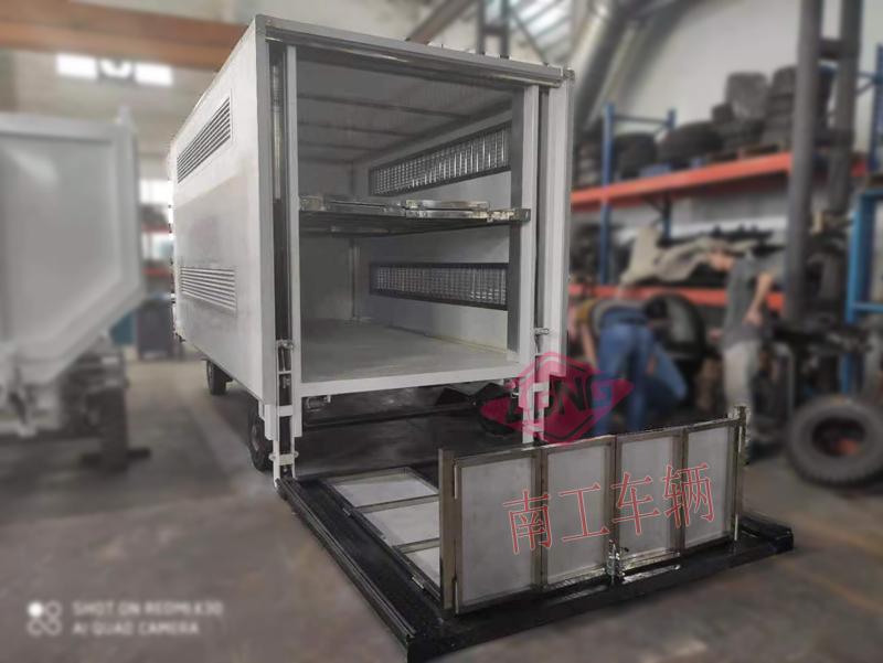 5吨厢式开云（中国）带垂直升降尾板工具拖车