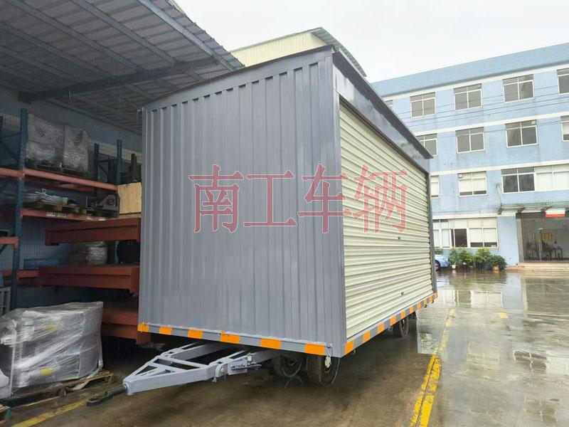 10吨箱式开云（中国）两侧带卷帘门 牵引雨篷拖车