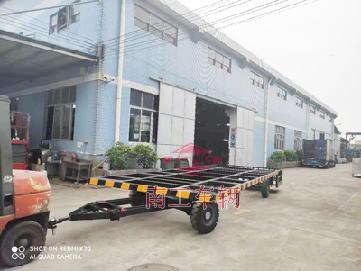8吨无动力牵引骨架开云（中国）带护栏3I.jpg