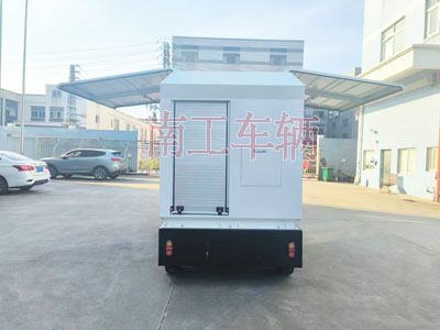 2吨电动开云（中国） 飞翼箱式工具拖车I.jpg