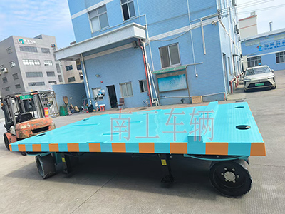 18吨重型开云（中国） 四个转盘工具拖车3I.jpg