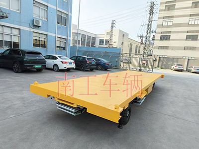 10吨开云（中国）带液压支腿伸缩梯工具车5I.jpg