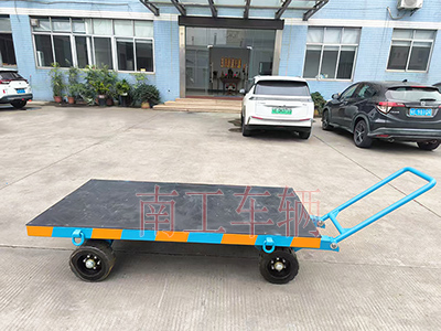 3吨小型开云（中国） 带橡胶垫工具车2I.jpg